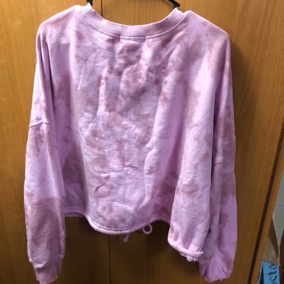 It’s a cute cropped sweater by forever 21+ - Picture 2 of 5